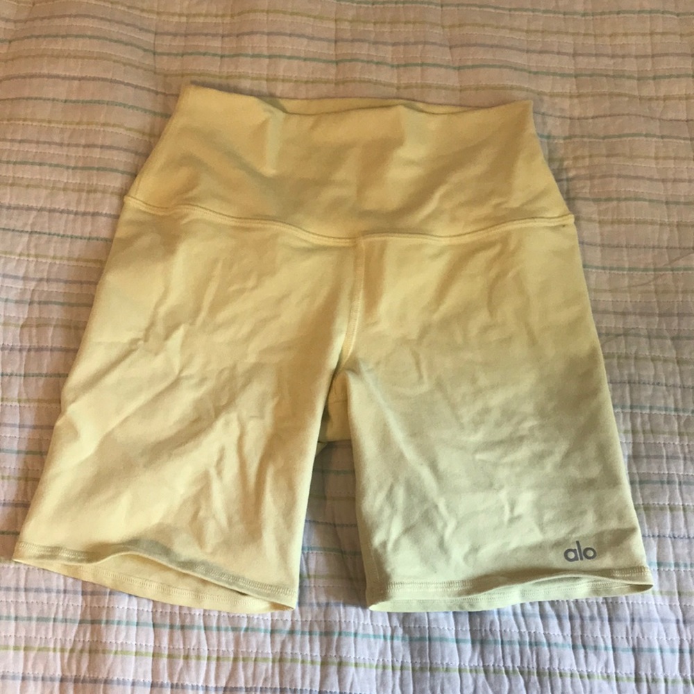 ALO Yoga Sunny Yellow Bike Shorts - Picture 3 of 11